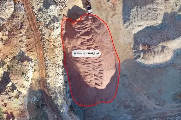 Quarry stockpile outlined in the MapperTool viewer, with a volume measurement of 2683.5 cubic metres